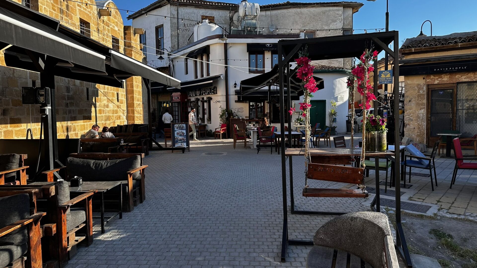Reisebericht Nordzypern: Zwischen Altstadtflair und Meeresbrise 2 Nicosia Altstadt Cafe David People